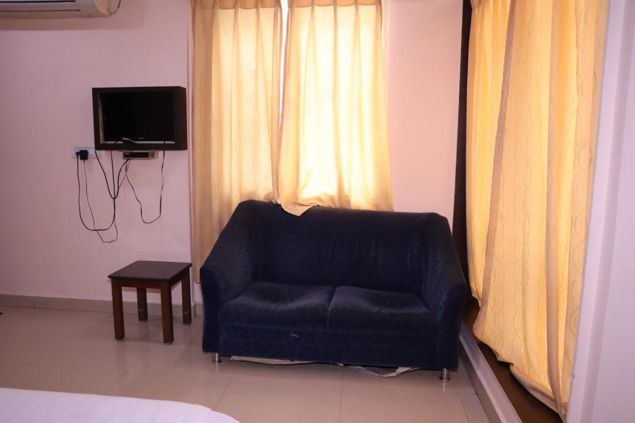Smilestay Bns Lodge Bangalore Eksteriør bilde